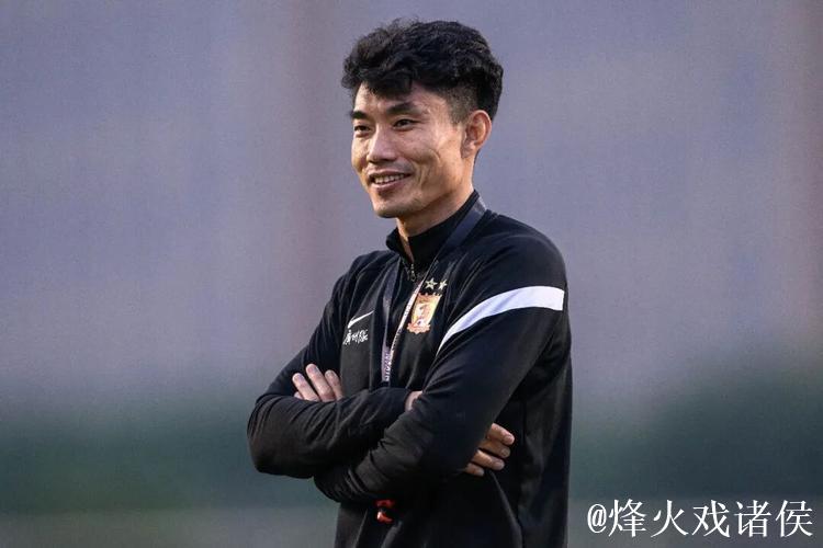 郑智出任青岛西海岸足球俱乐部一线队主教练 郑智出任青岛西海岸足球俱乐部一线队主教练