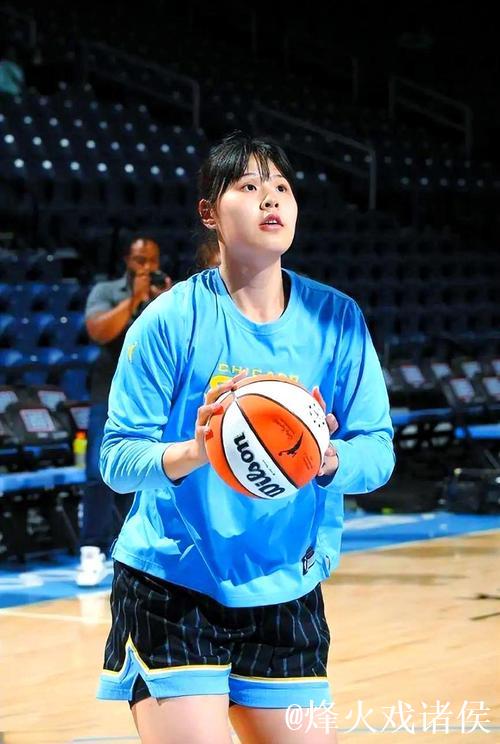 李月汝WNBA生涯首次先发 受困犯规仅得3分2板 李月汝WNBA生涯首次先发 受困犯规仅得3分2板