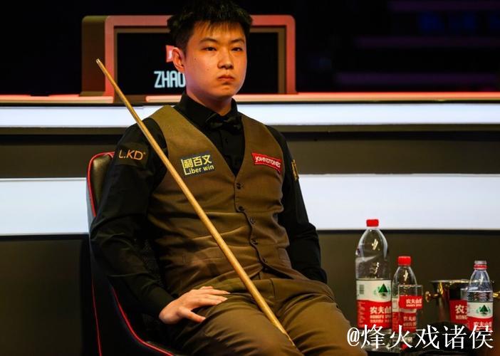 接连错失赛点机会！赵心童5-6遭逆转惜败希金斯，无缘大师赛四强