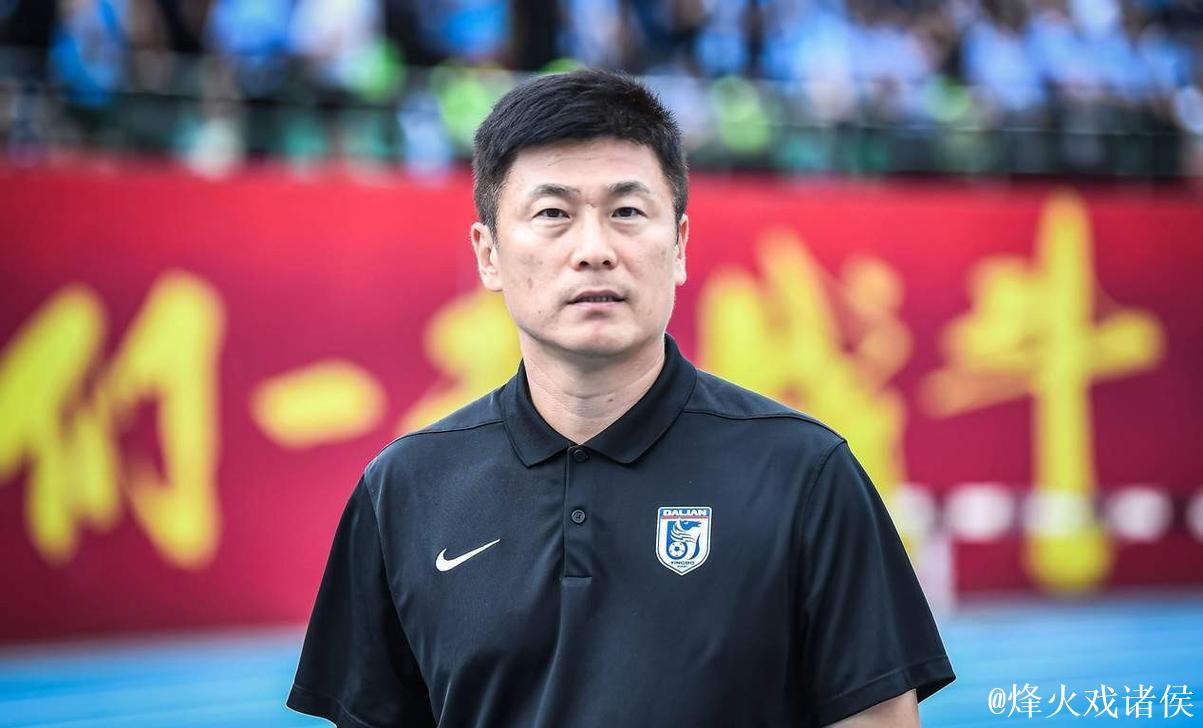 大连英博官宣与功勋主帅李国旭续约！带队4年三级跳，中超保级